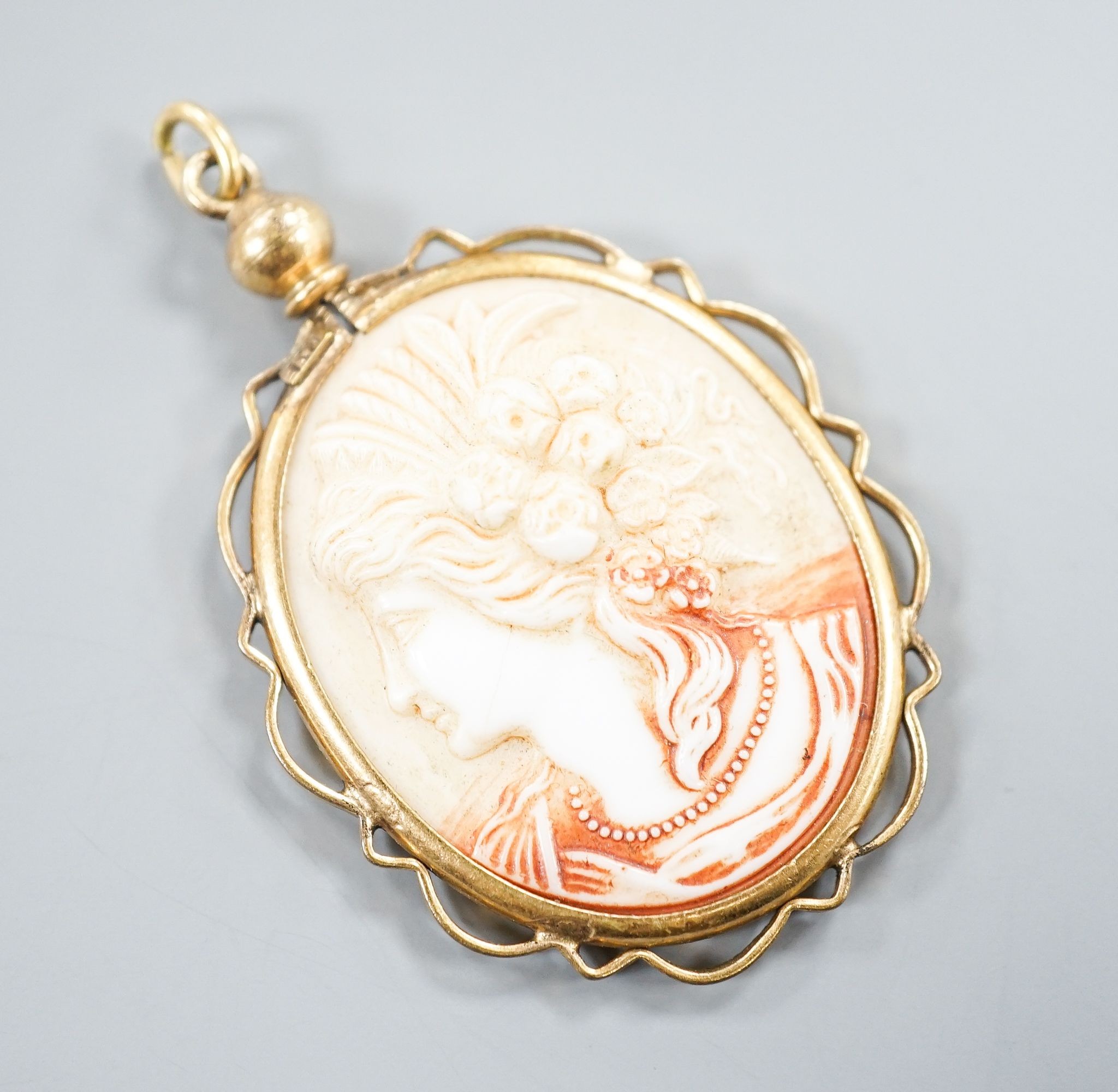 A gilt metal mounted oval ceramic? cameo pendant, 35mm.